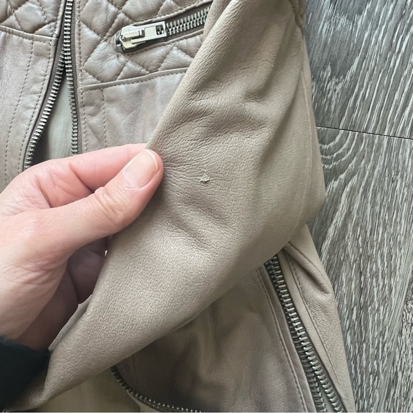 Leather Jacket 100% leather. 3/4 sleeves. Made in Italy. XS. Nude color - Picture 9 of 13